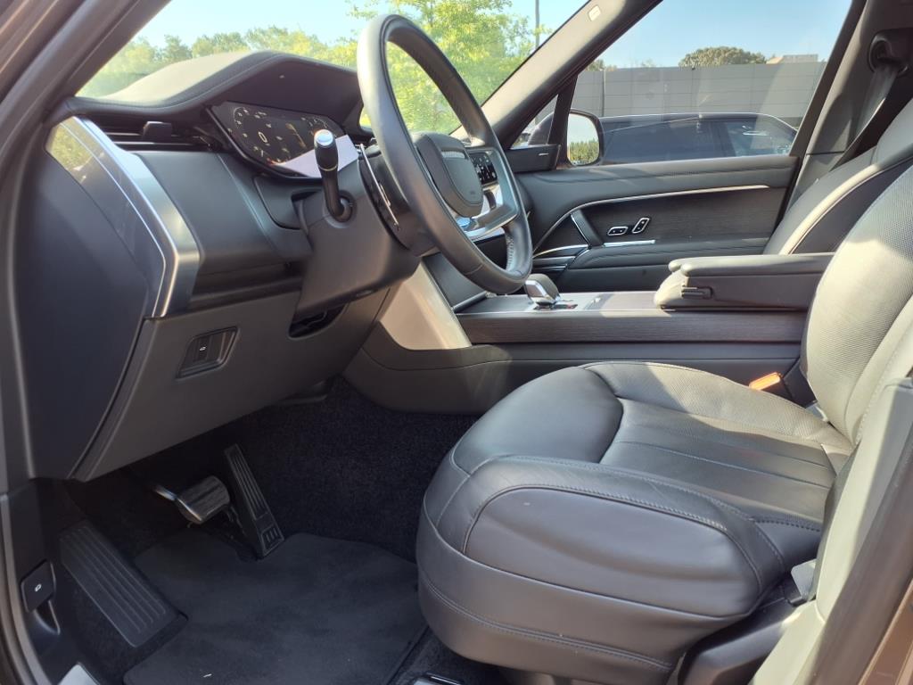 2024 Land Rover Range Rover SE photo 16