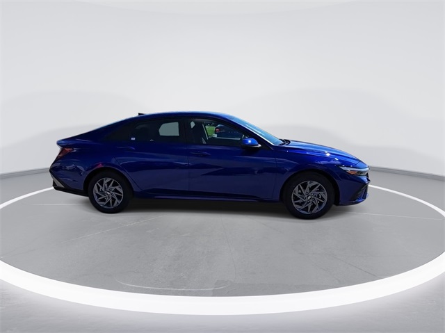 2024 Hyundai Elantra SEL photo 9