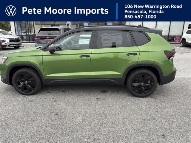 2026 Volkswagen Taos SE Black's photo