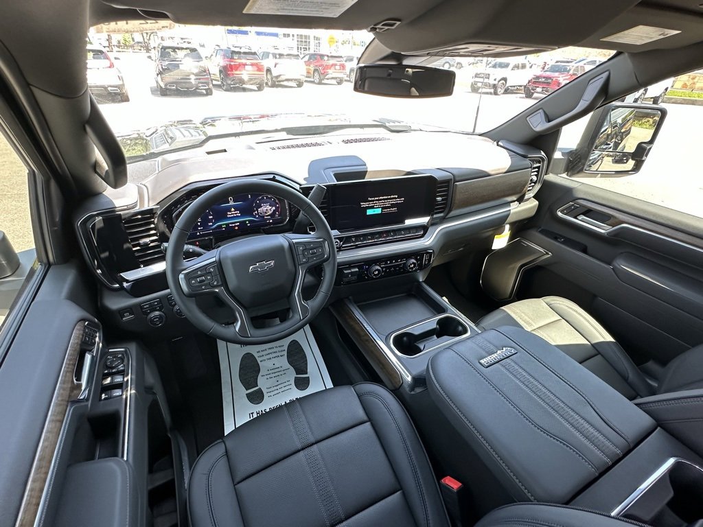 2025 Chevrolet Silverado 2500HD High Country photo 17