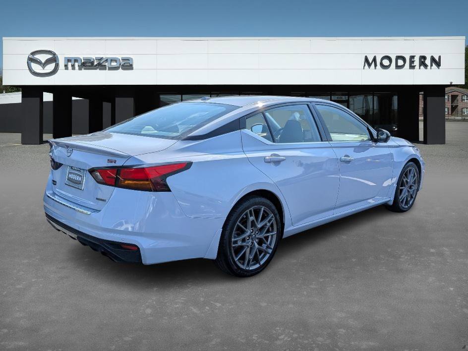 2023 Nissan Altima SR photo 5