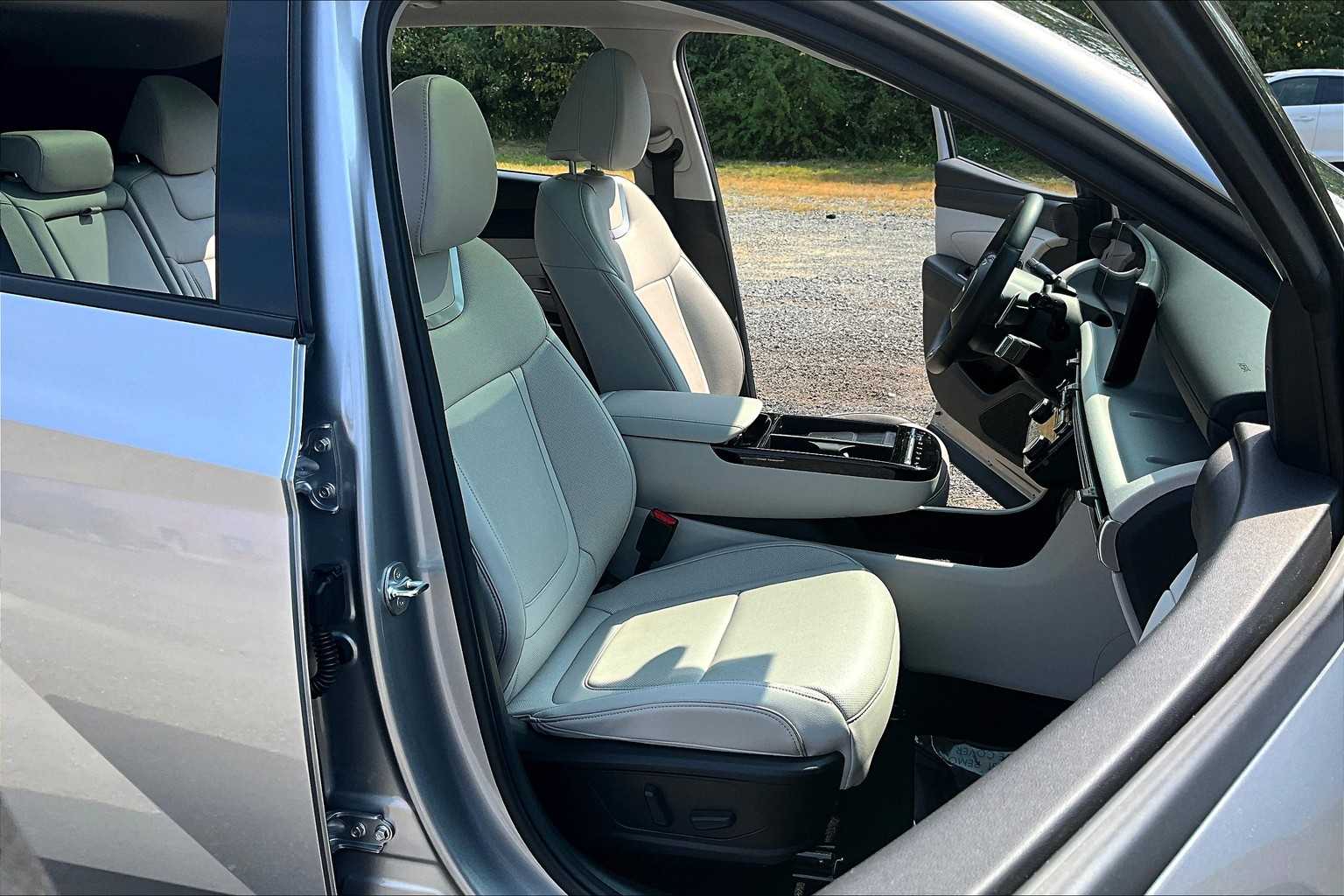 2025 Hyundai Tucson Limited photo 8