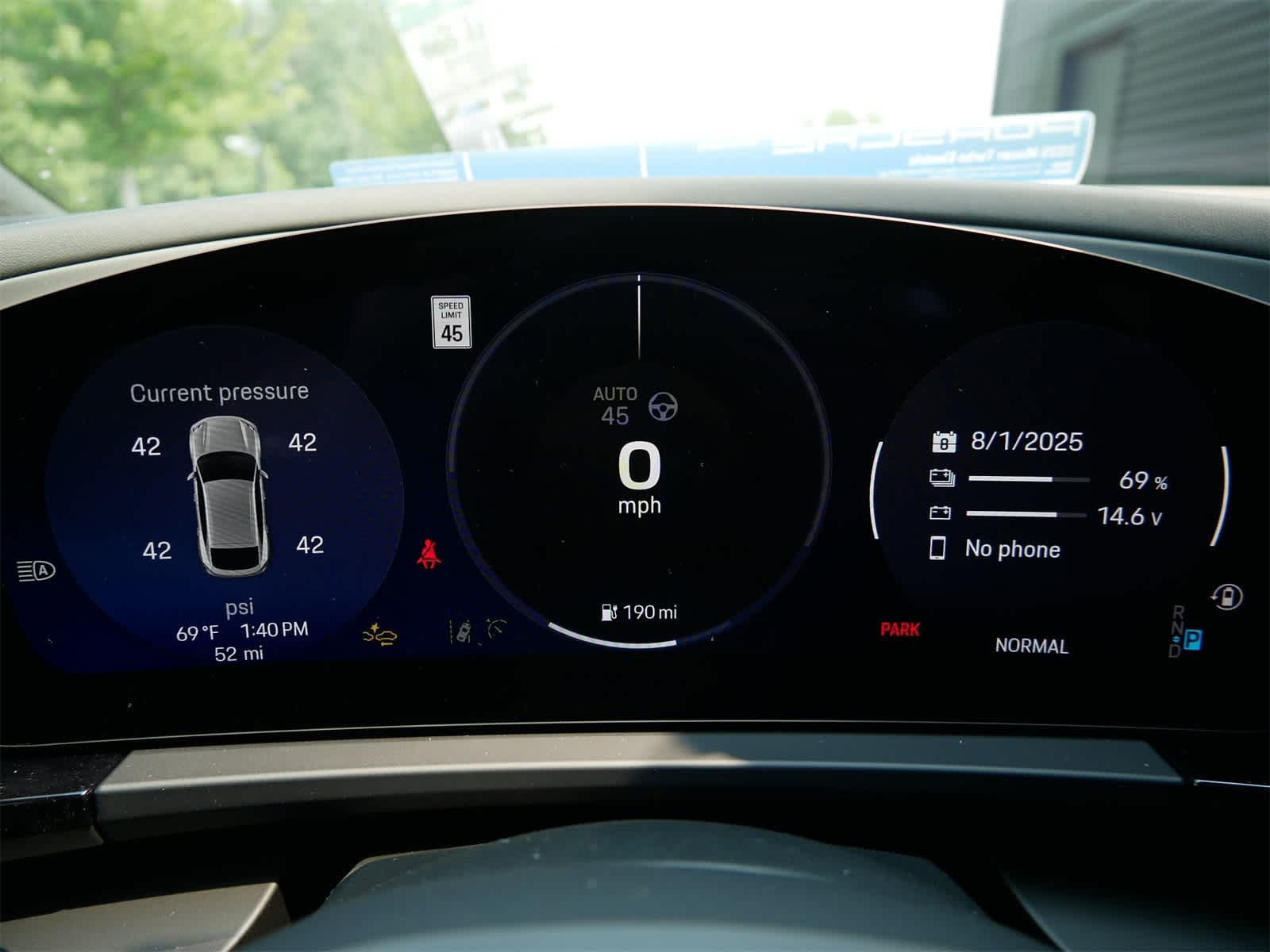 2025 Porsche Macan Electric Turbo photo 12