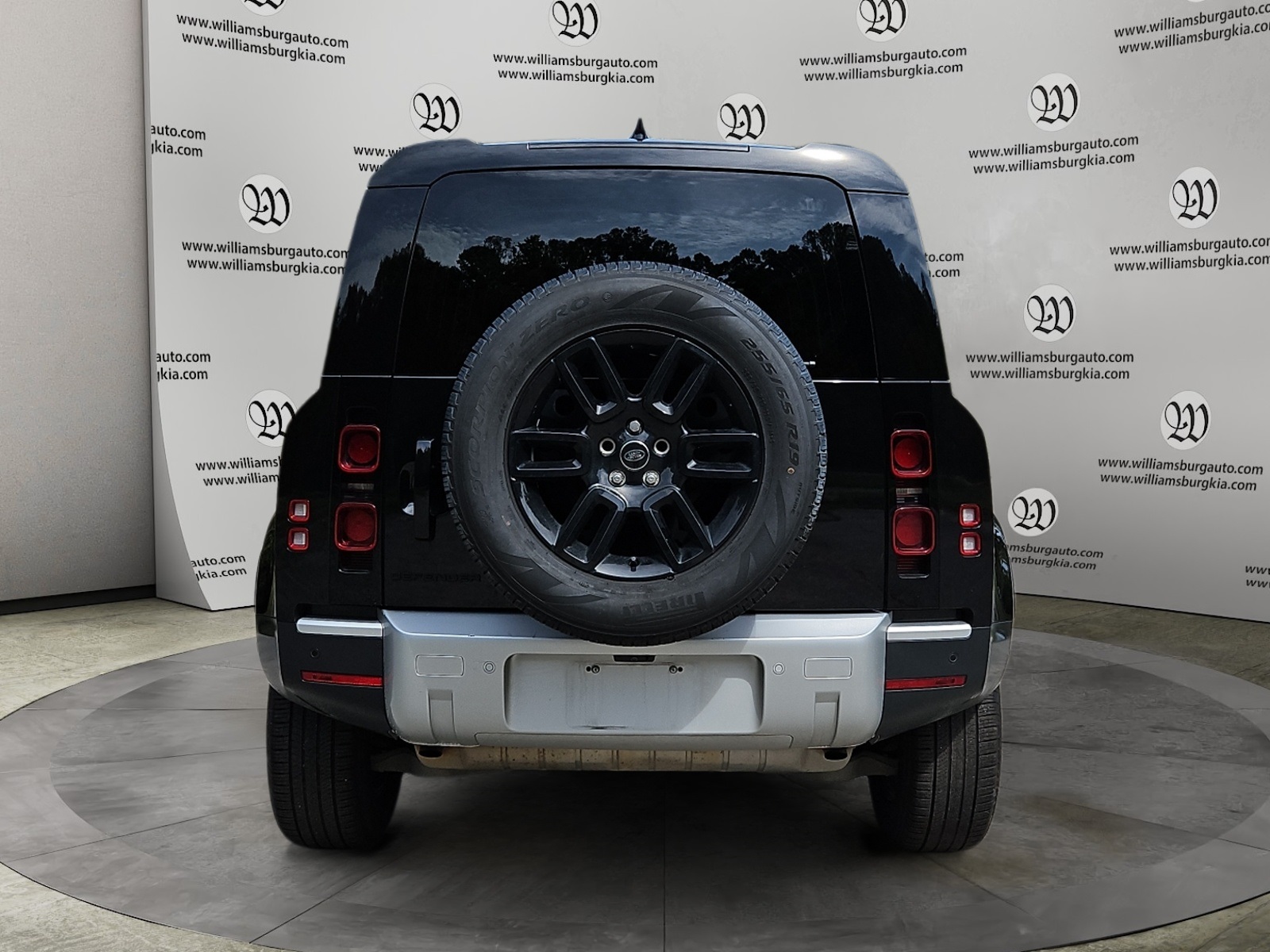 2025 Land Rover Defender 110 S photo 4