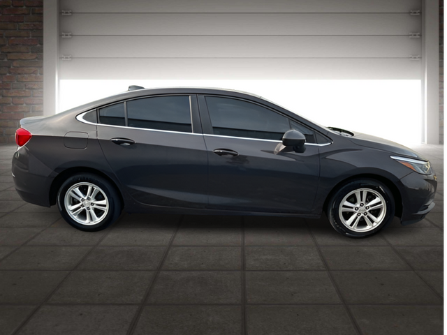 2017 Chevrolet Cruze LT photo 2