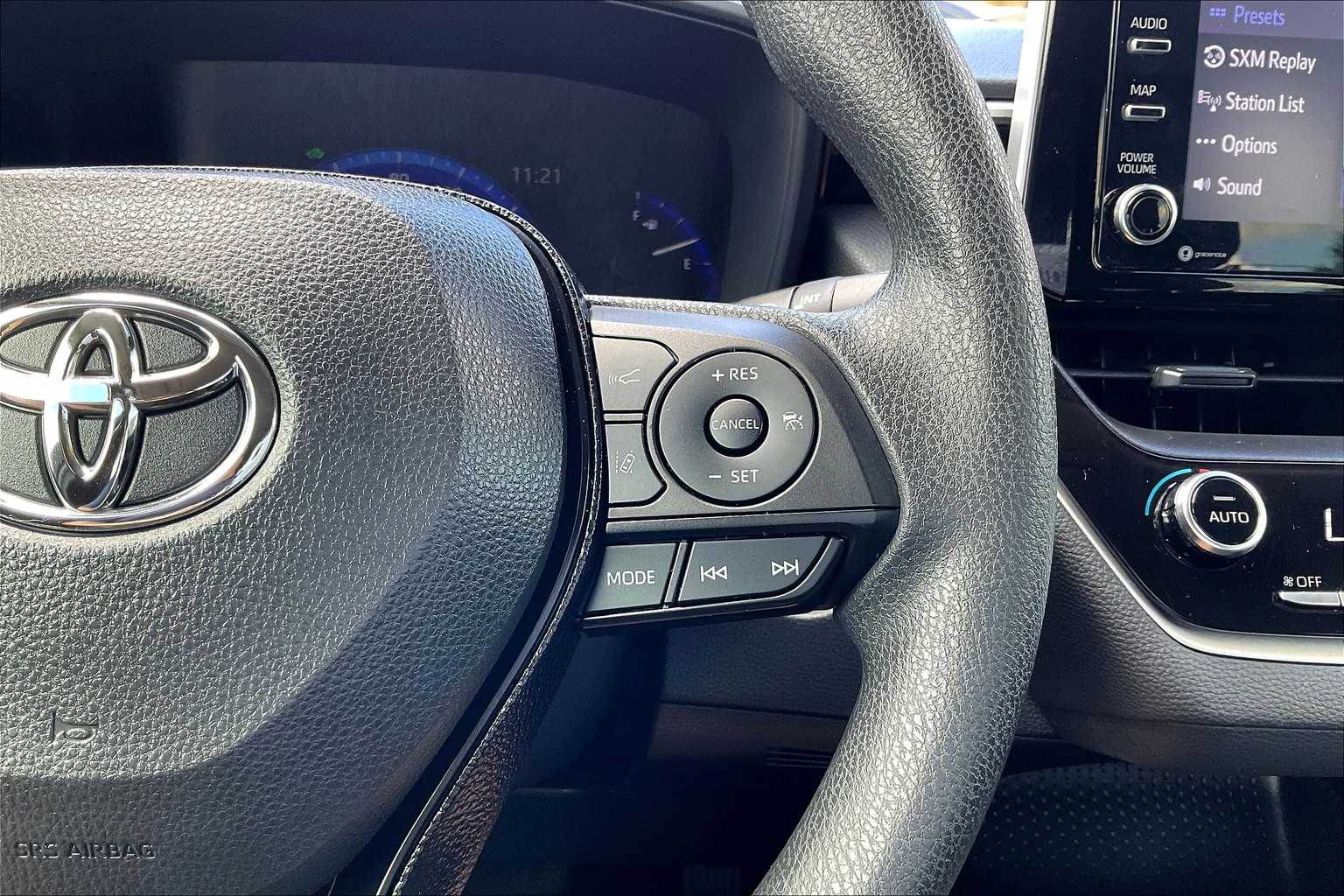 2021 Toyota Corolla Hybrid LE photo 18