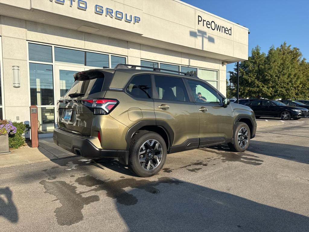 2025 Subaru Forester Premium photo 2