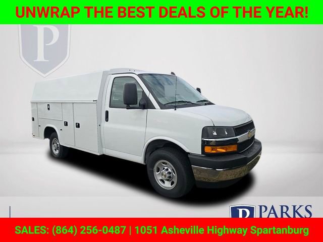 2025 Chevrolet Express Cutaway Base's photo