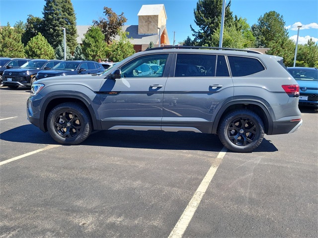 2025 Volkswagen Atlas Peak Edition SE photo 2