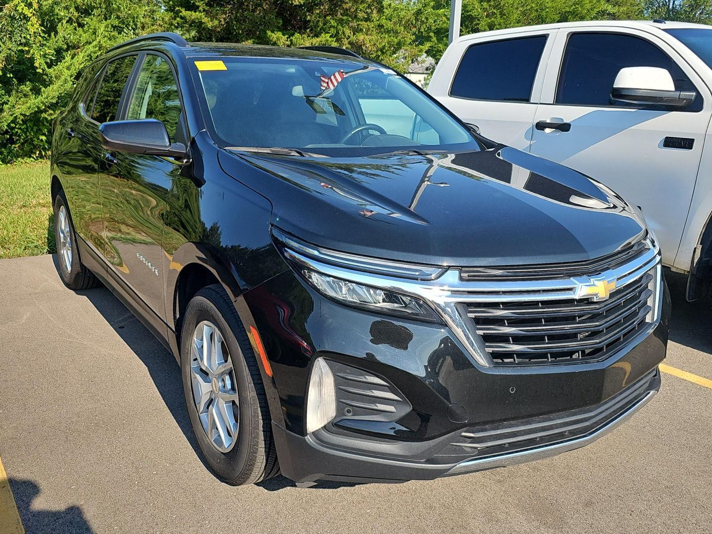 2023 Chevrolet Equinox LT photo 2