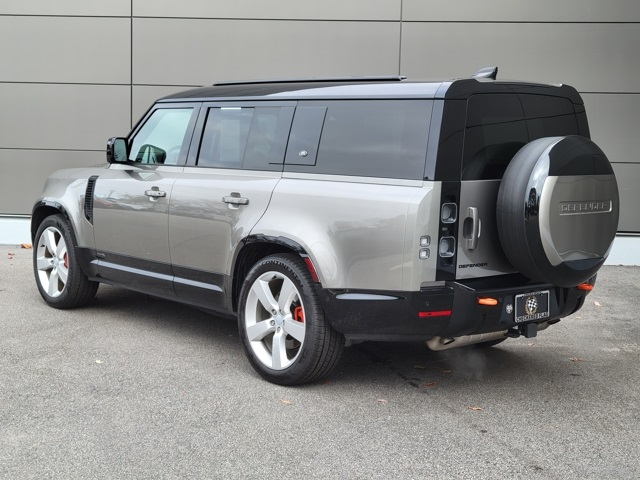 2024 Land Rover Defender photo 3