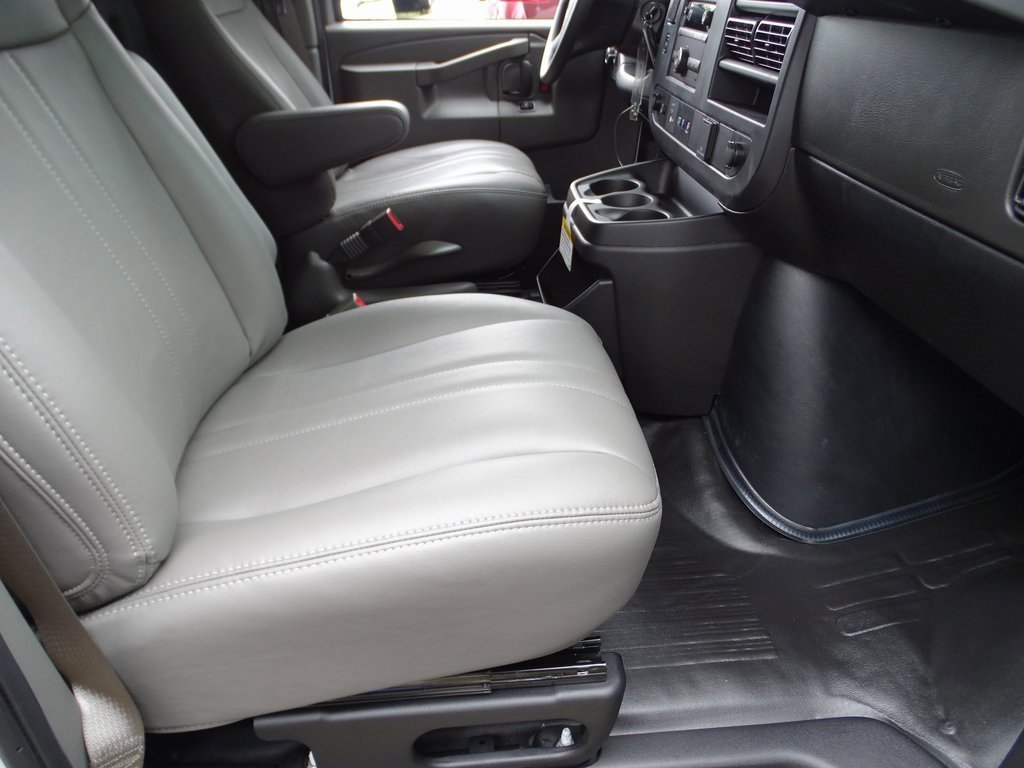 2024 Chevrolet Express 2500 Work Van Cargo photo 4