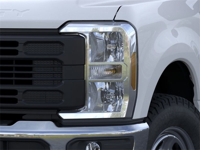 2025 Ford F-350 photo 17