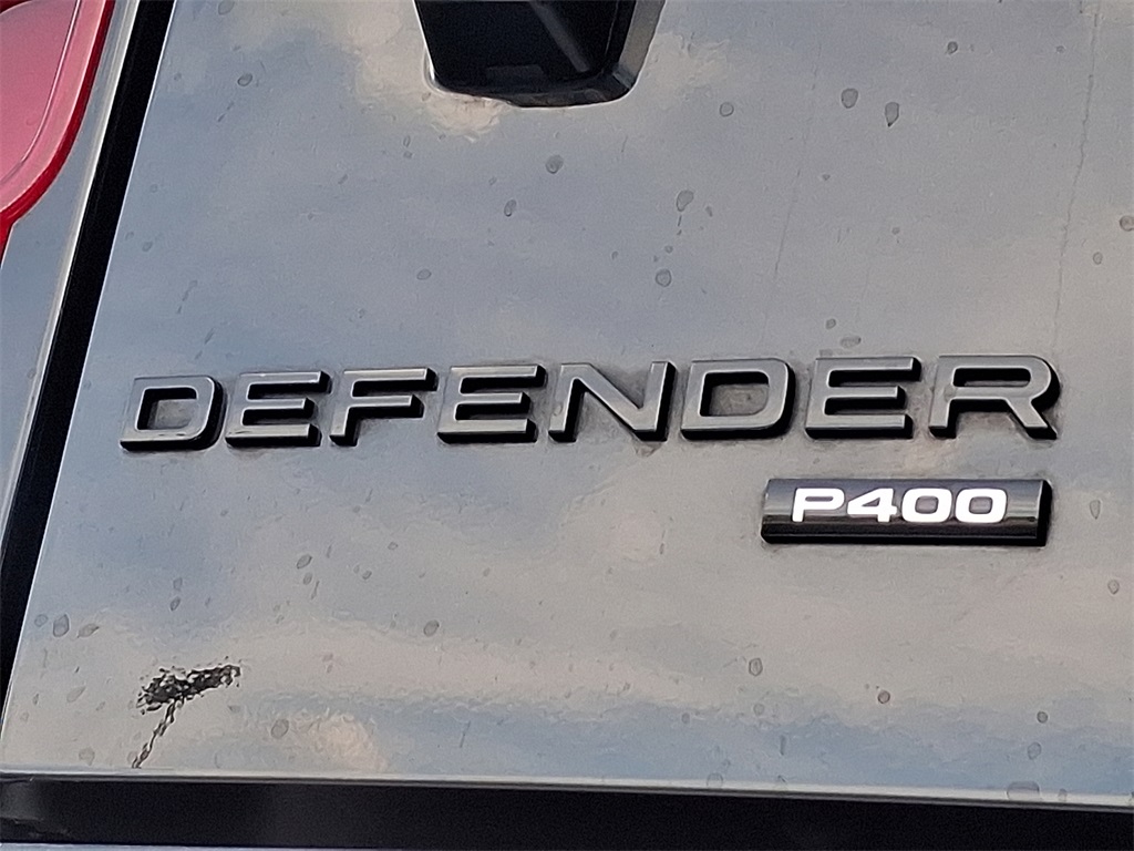 2023 Land Rover Defender 110 SE photo 25