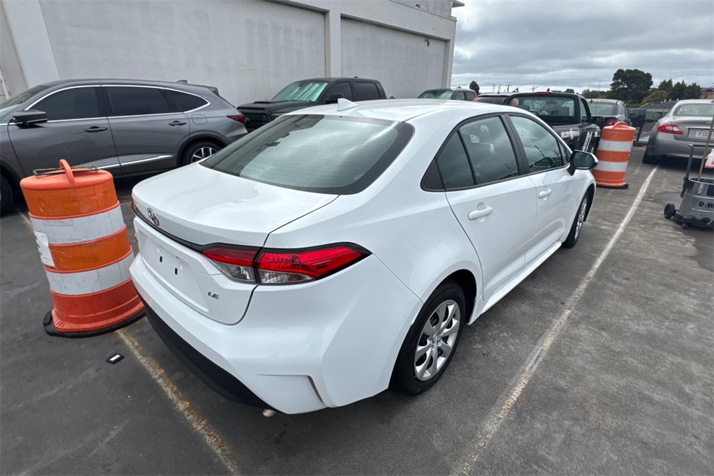 2024 Toyota Corolla LE photo 3