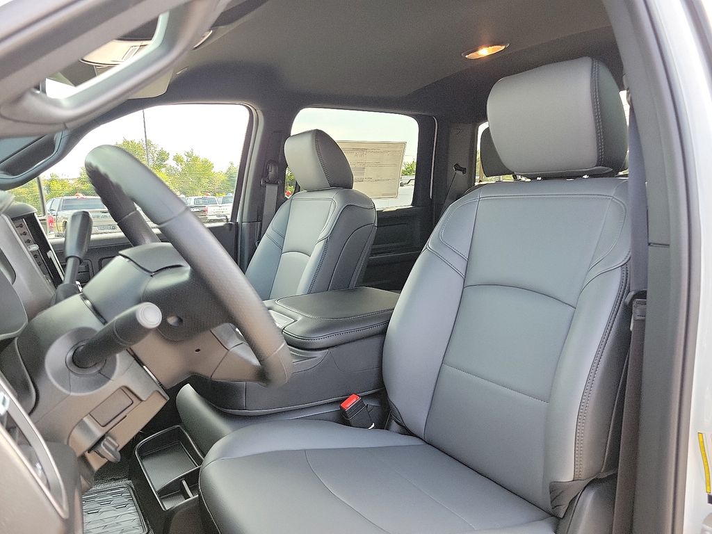 2026 Ram 5500 Tradesman photo 11