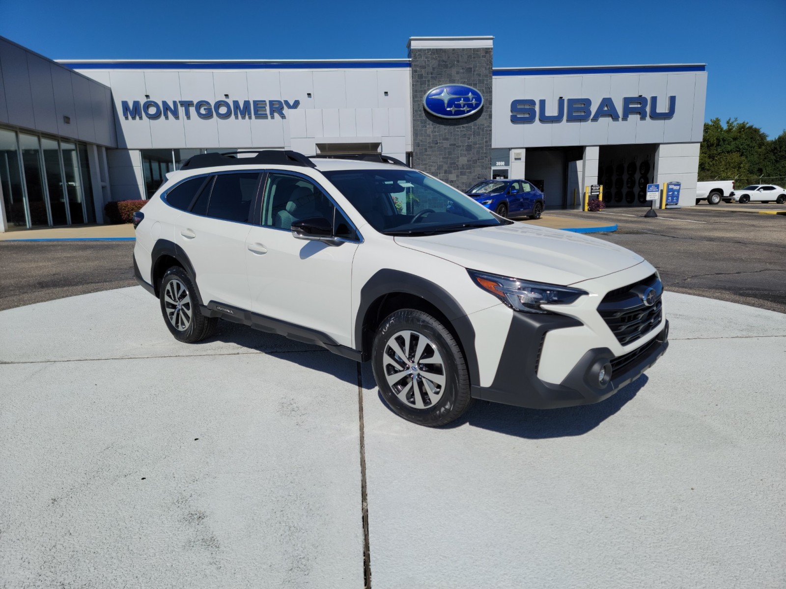 2025 Subaru Outback Premium's photo
