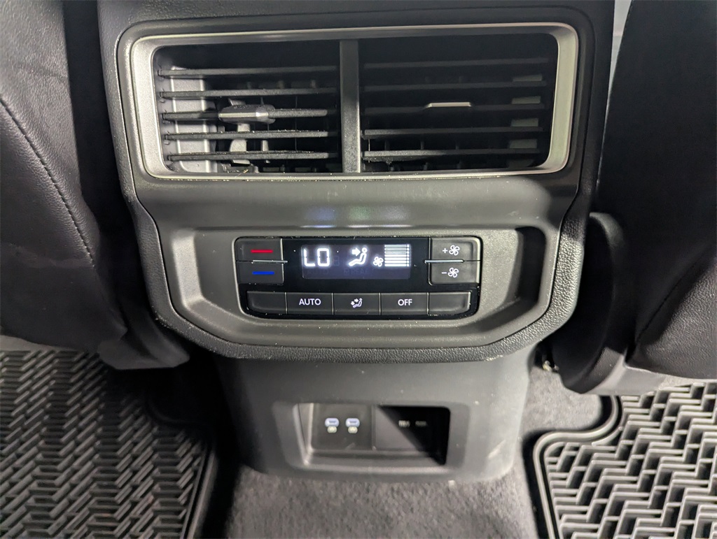 2024 Volkswagen Atlas SE Technology photo 32