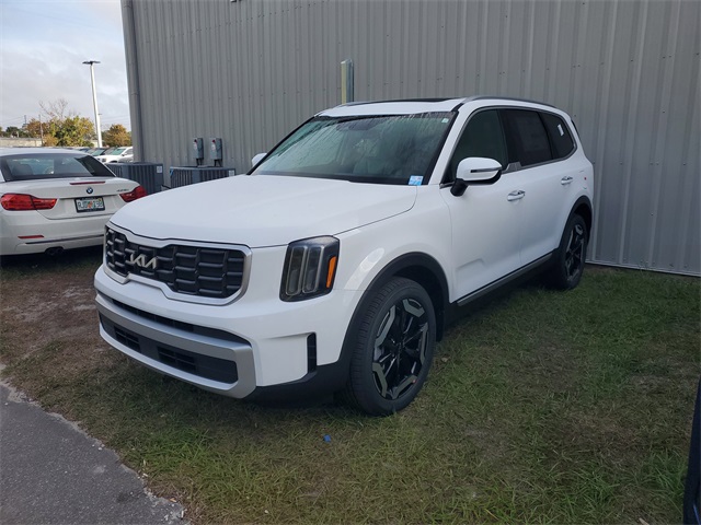 2025 Kia Telluride S photo 3