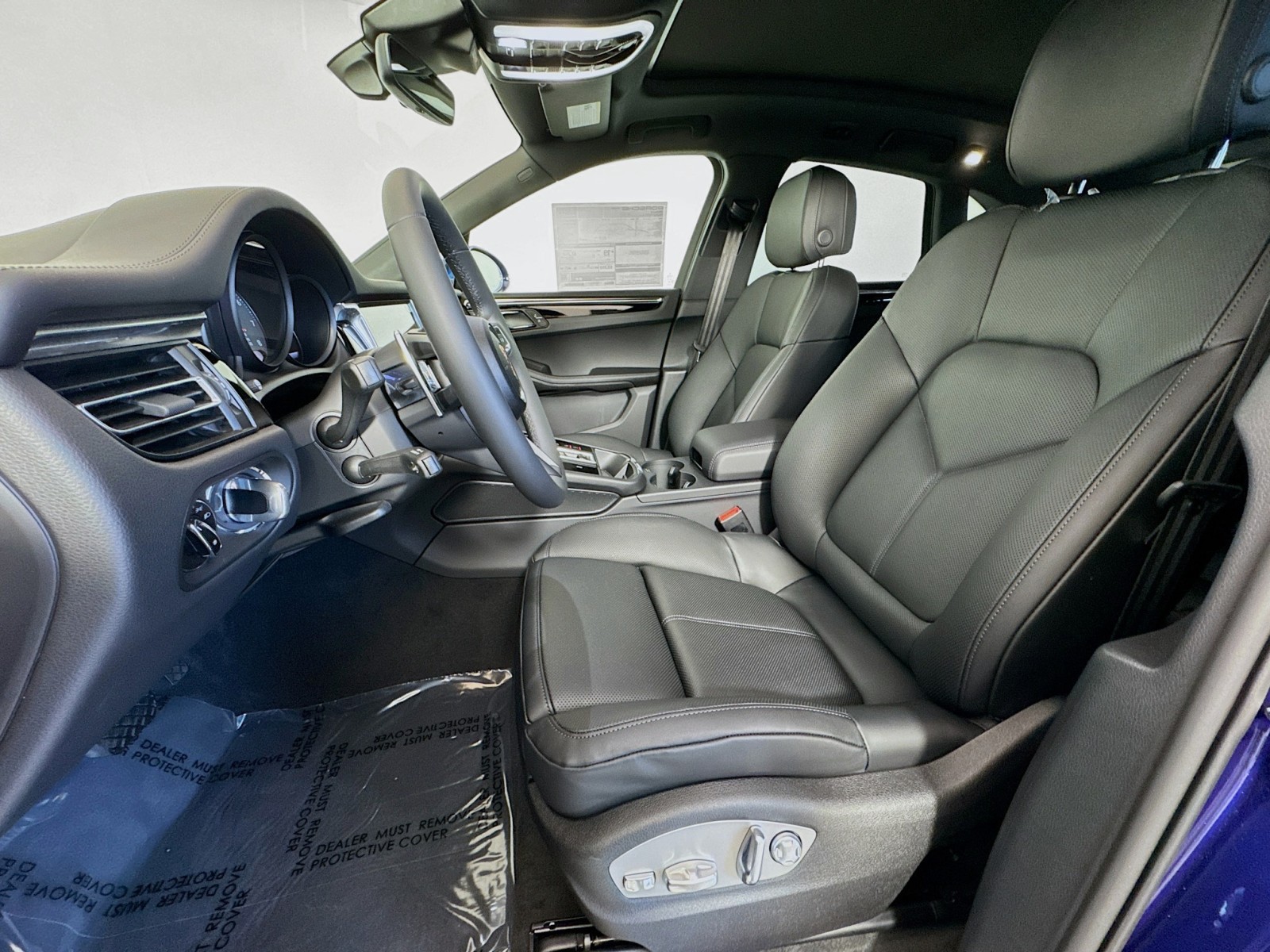 2025 Porsche Macan S photo 5