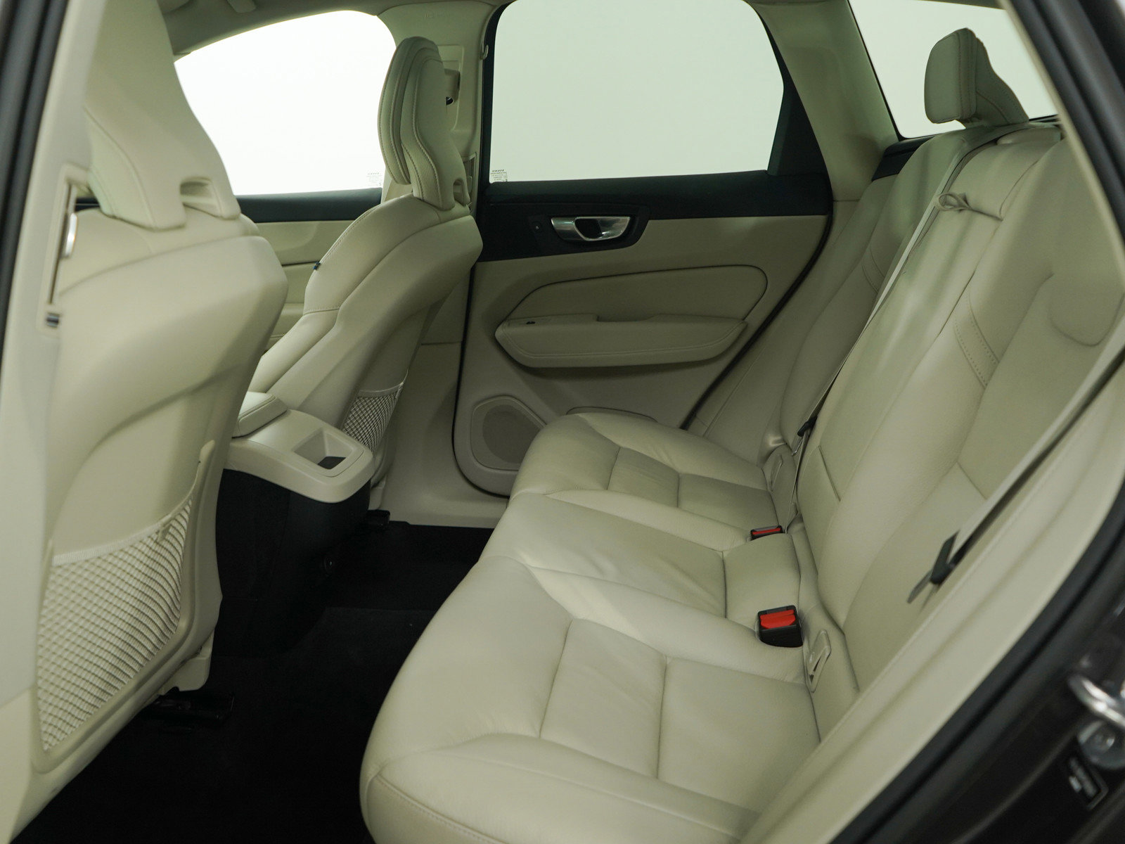 2023 Volvo XC60 B5 Core photo 16