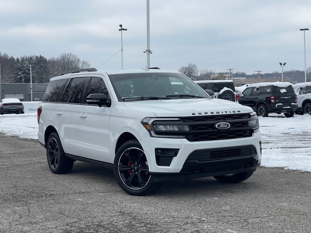 2023 Ford Expedition Limited's photo