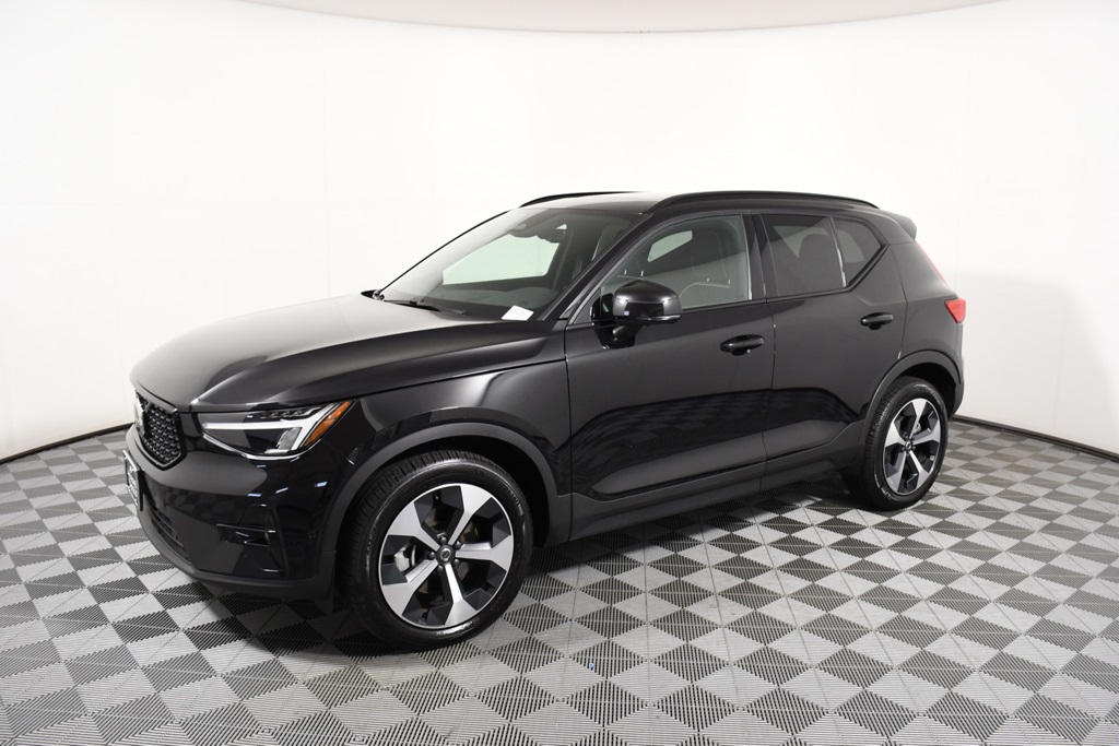 Used 2025 Volvo XC40 Plus with VIN YV4L12UCXS2562356 for sale in Richfield, Minnesota
