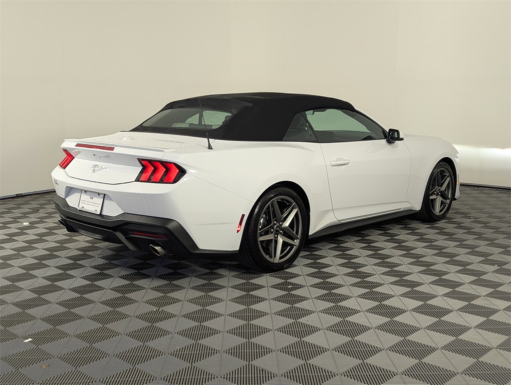 2025 Ford Mustang EcoBoost Premium photo 4