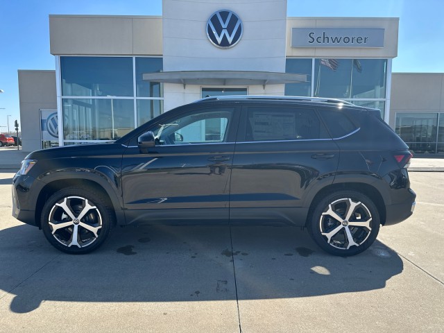 2025 Volkswagen Taos SEL's photo