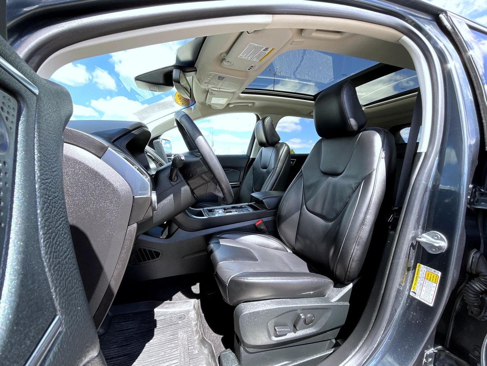 2022 Ford Edge Titanium photo 10