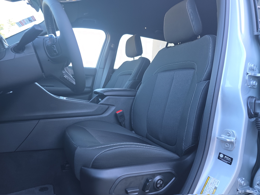 2025 Jeep Grand Cherokee Laredo photo 13