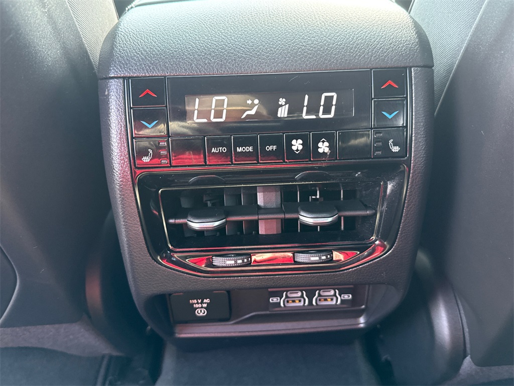 2023 Jeep Grand Cherokee Overland photo 19