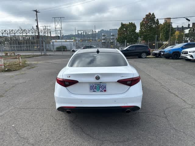 2017 Alfa Romeo Giulia Ti photo 4