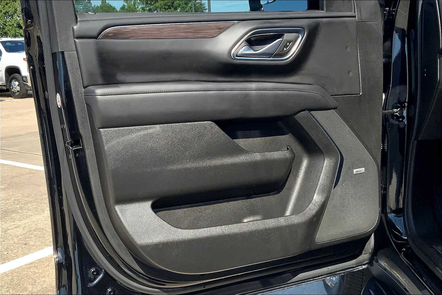 2024 Chevrolet Suburban LT photo 20