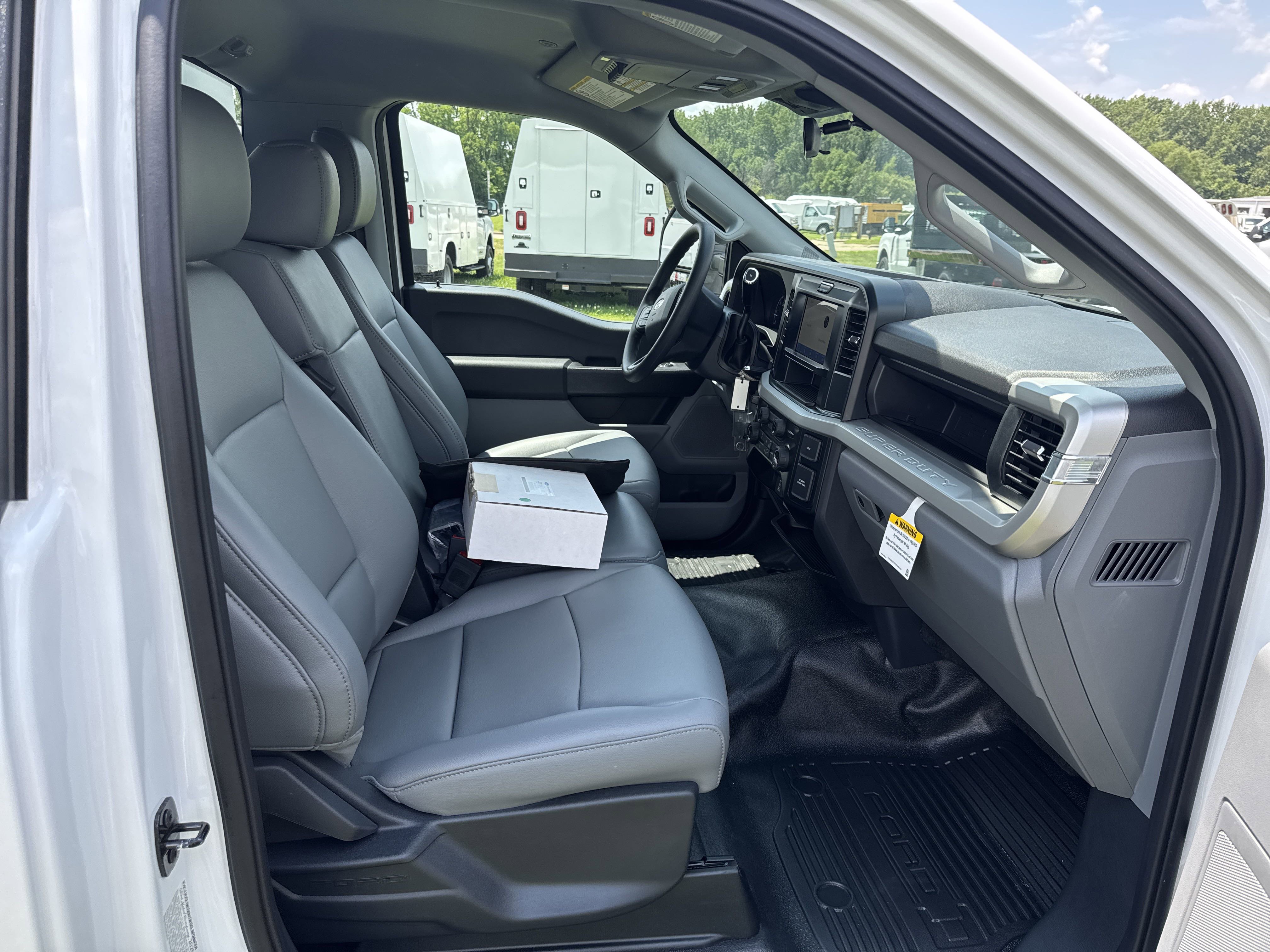 2025 Ford F-350 XL photo 4