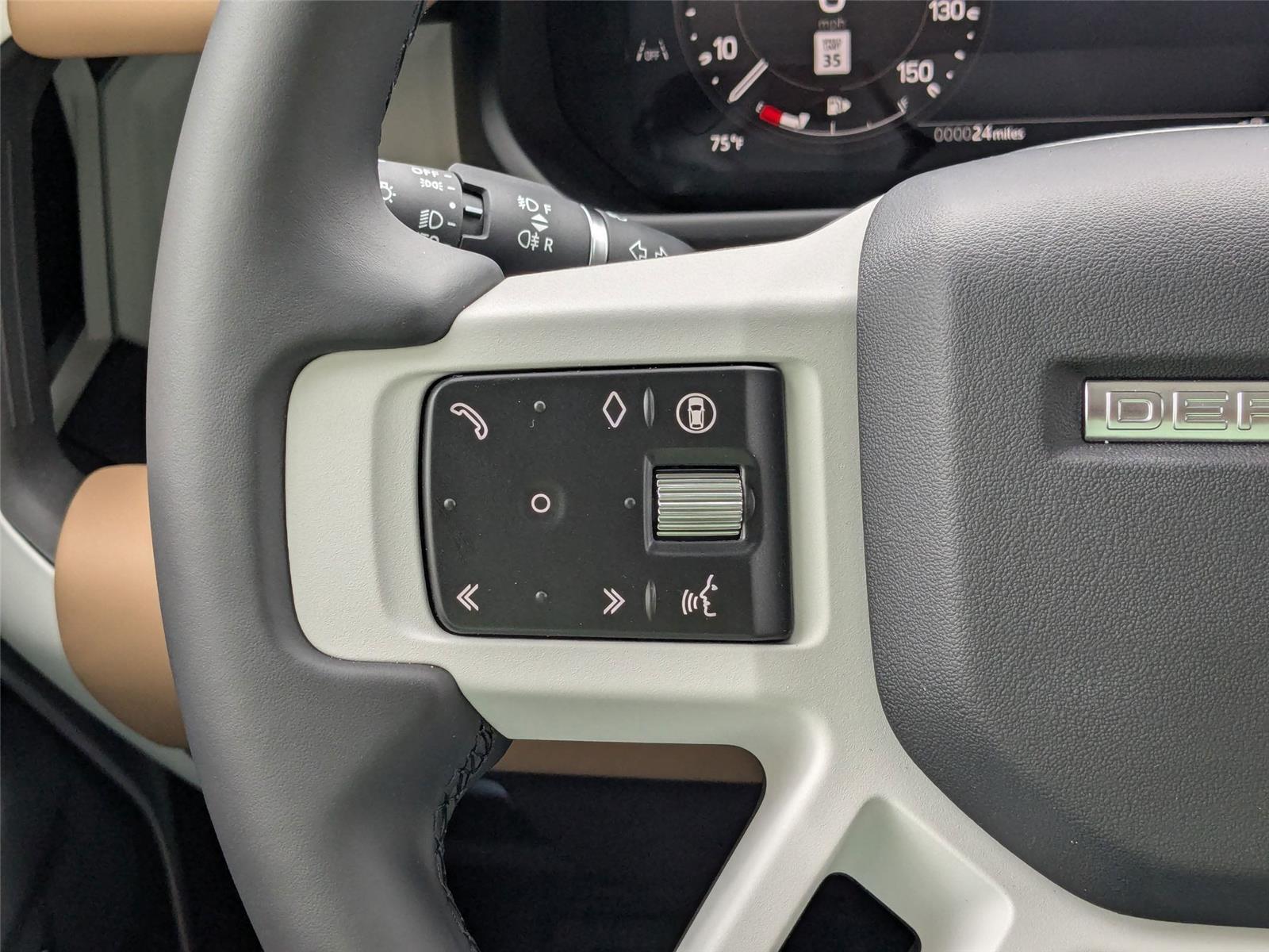 2025 Land Rover Defender 130 X-Dynamic SE photo 15