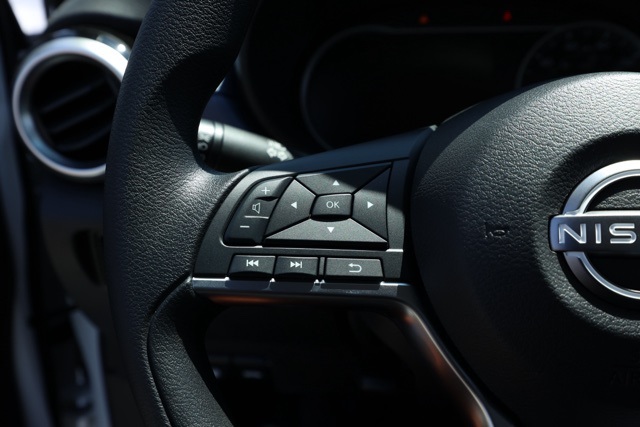 2025 Nissan Versa 1.6 SV photo 23