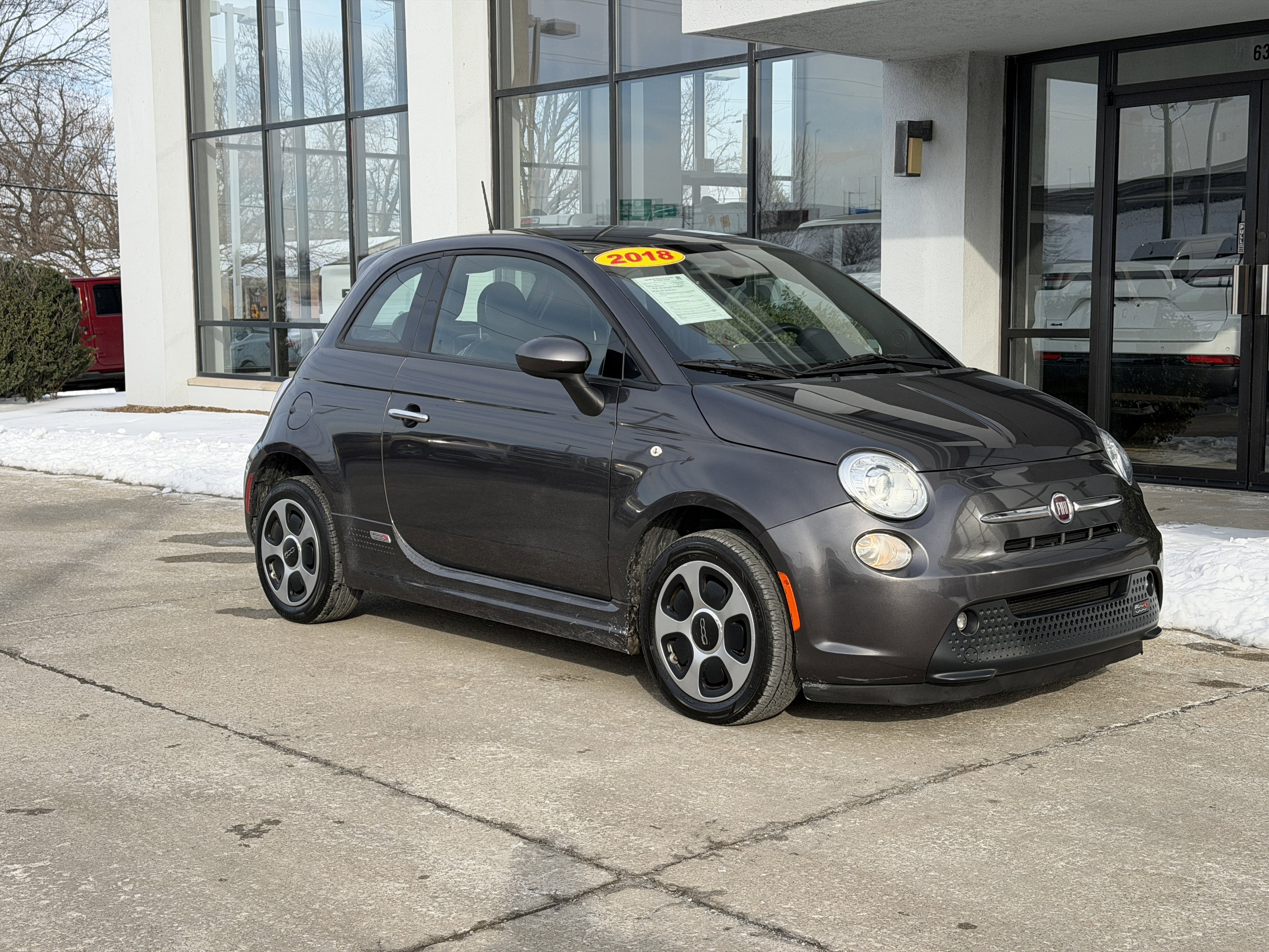 Used 2018 FIAT 500e Battery Electric with VIN 3C3CFFGE7JT471751 for sale in Jeffersonville, IN