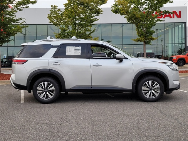 2025 Nissan Pathfinder SL photo 2