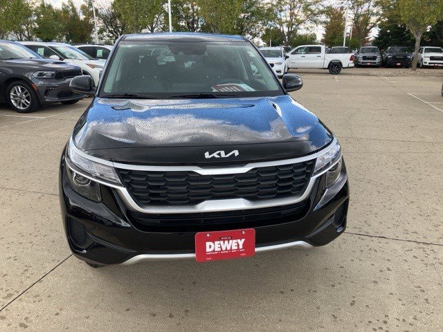 2023 Kia Seltos LX photo 2