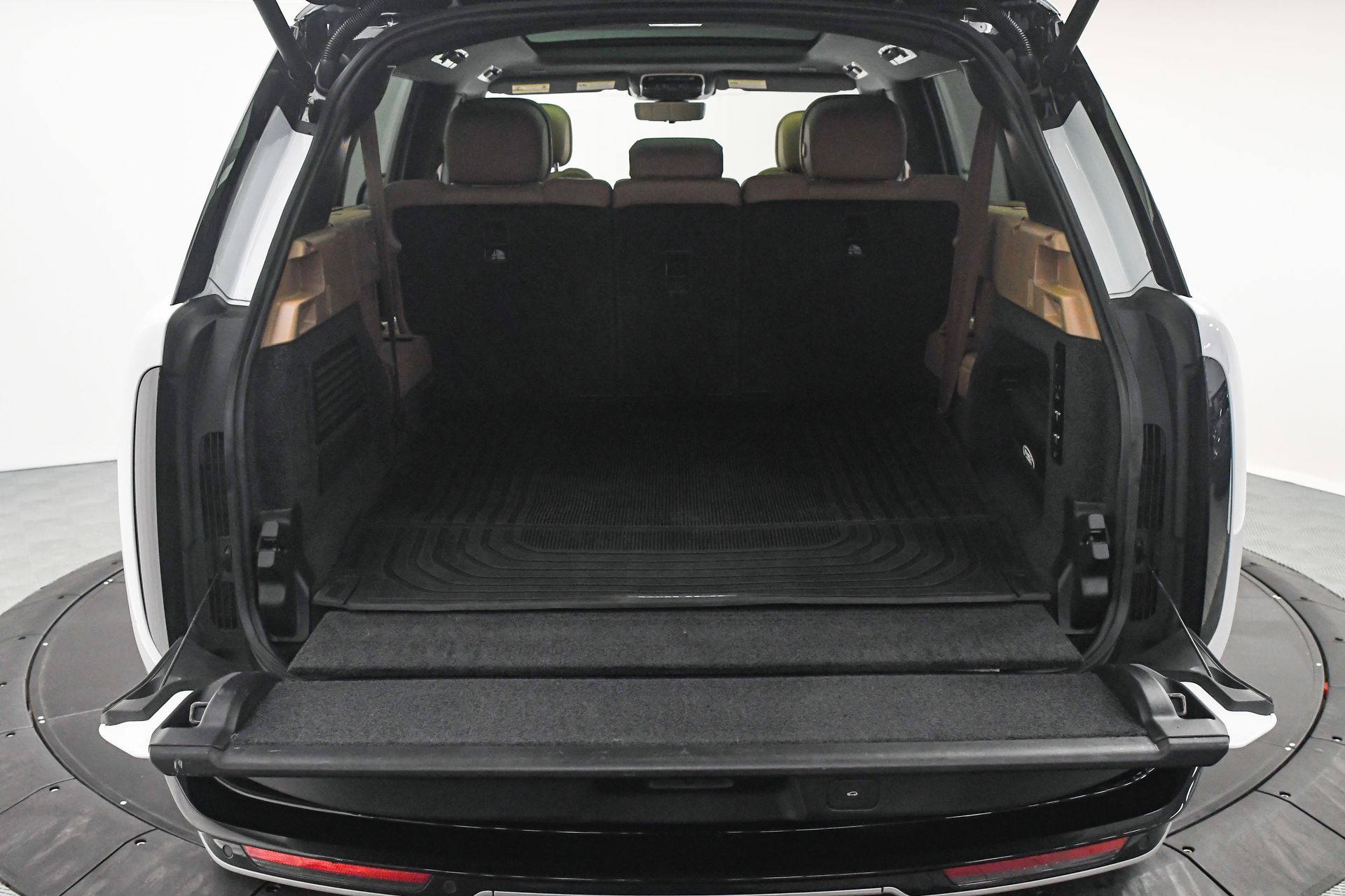 2023 Land Rover Range Rover SE photo 4