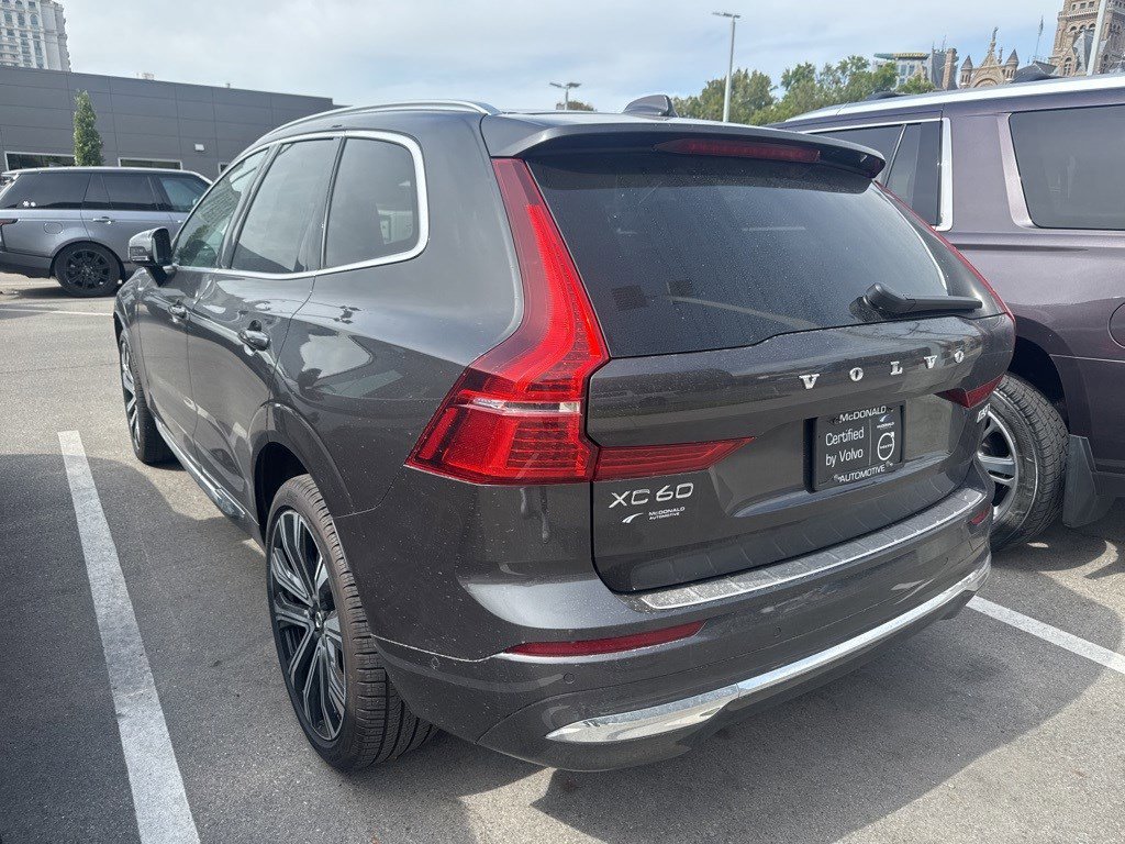 2023 Volvo XC60 B5 Ultimate photo 3