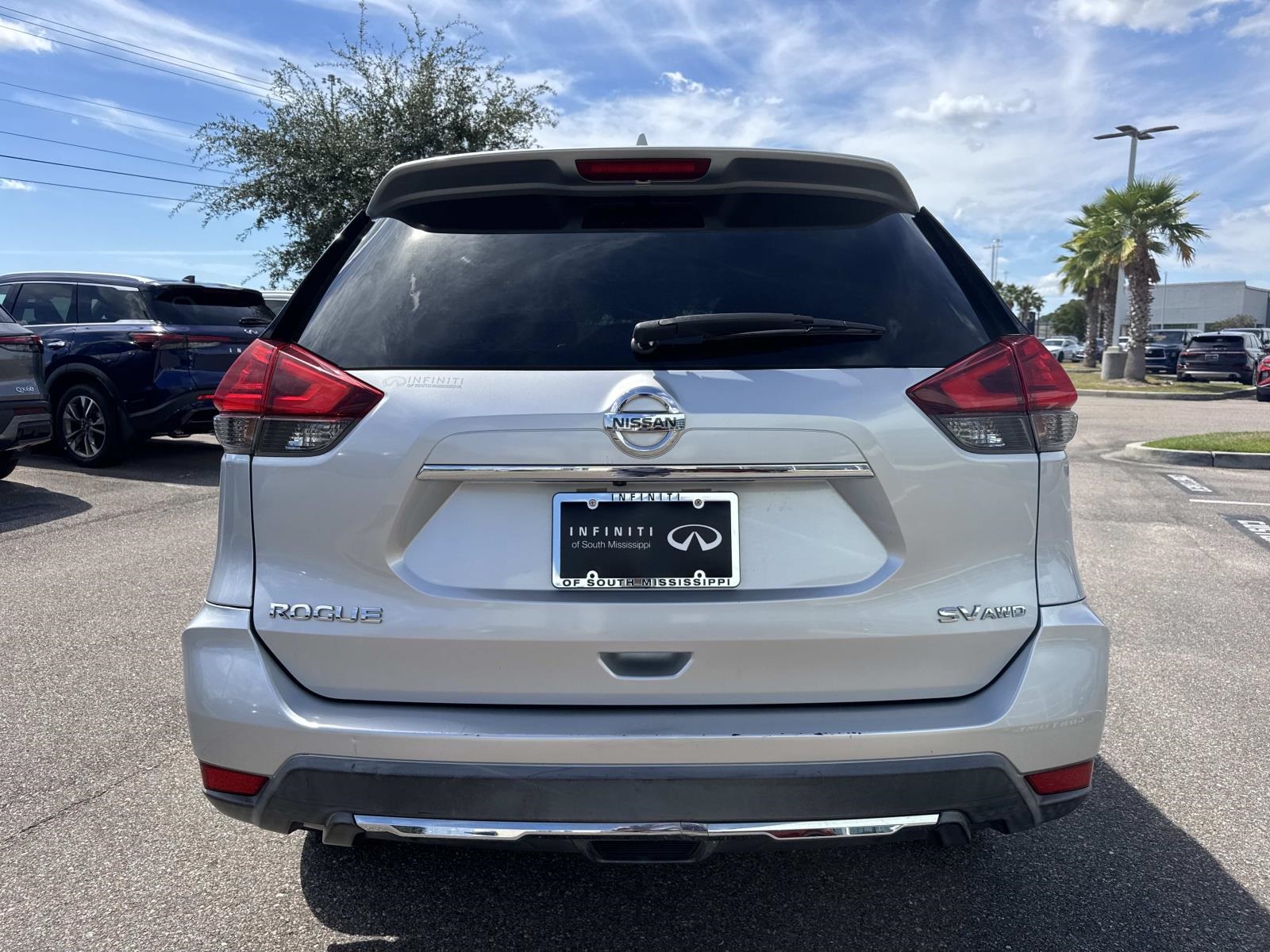 2017 Nissan Rogue SV photo 5