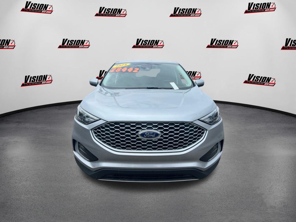 2024 Ford Edge SEL photo 2