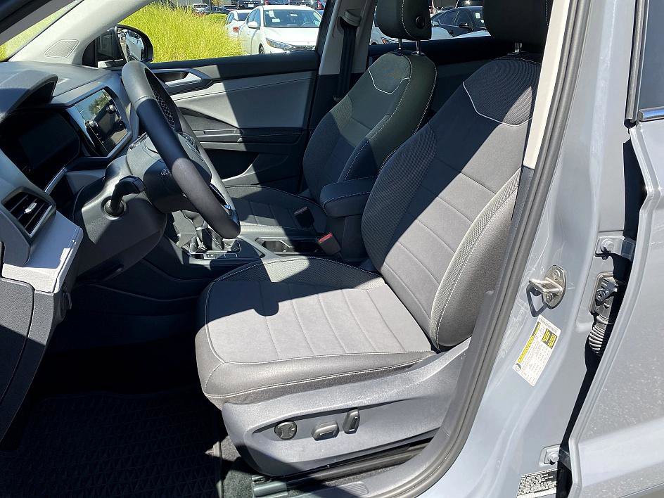 2024 Volkswagen Taos SE photo 12