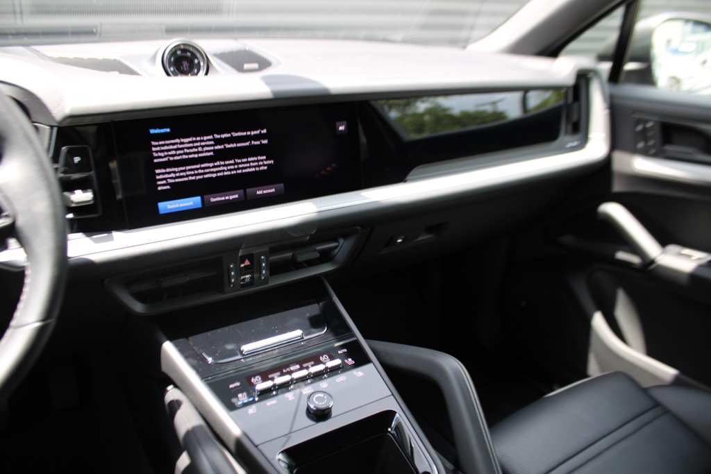 2024 Porsche Cayenne Coupe photo 24