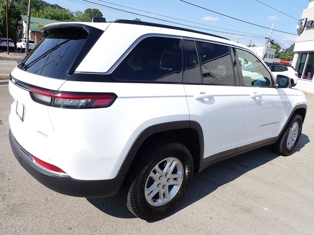2024 Jeep Grand Cherokee Laredo photo 5