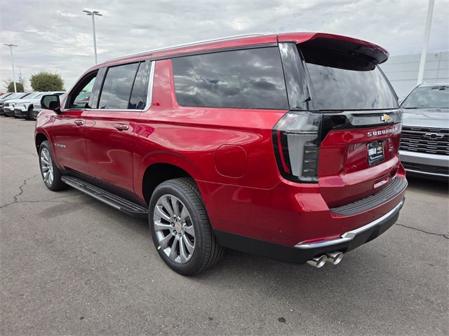 2025 Chevrolet Suburban Premier photo 2