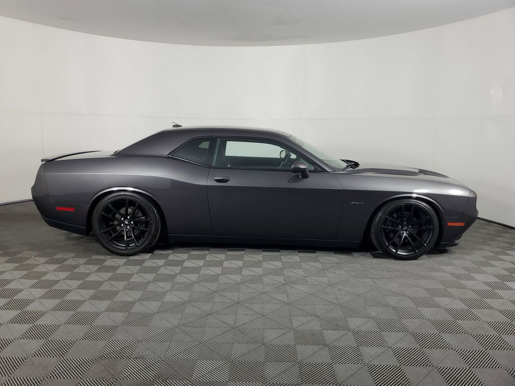 2016 Dodge Challenger SXT Plus photo 2