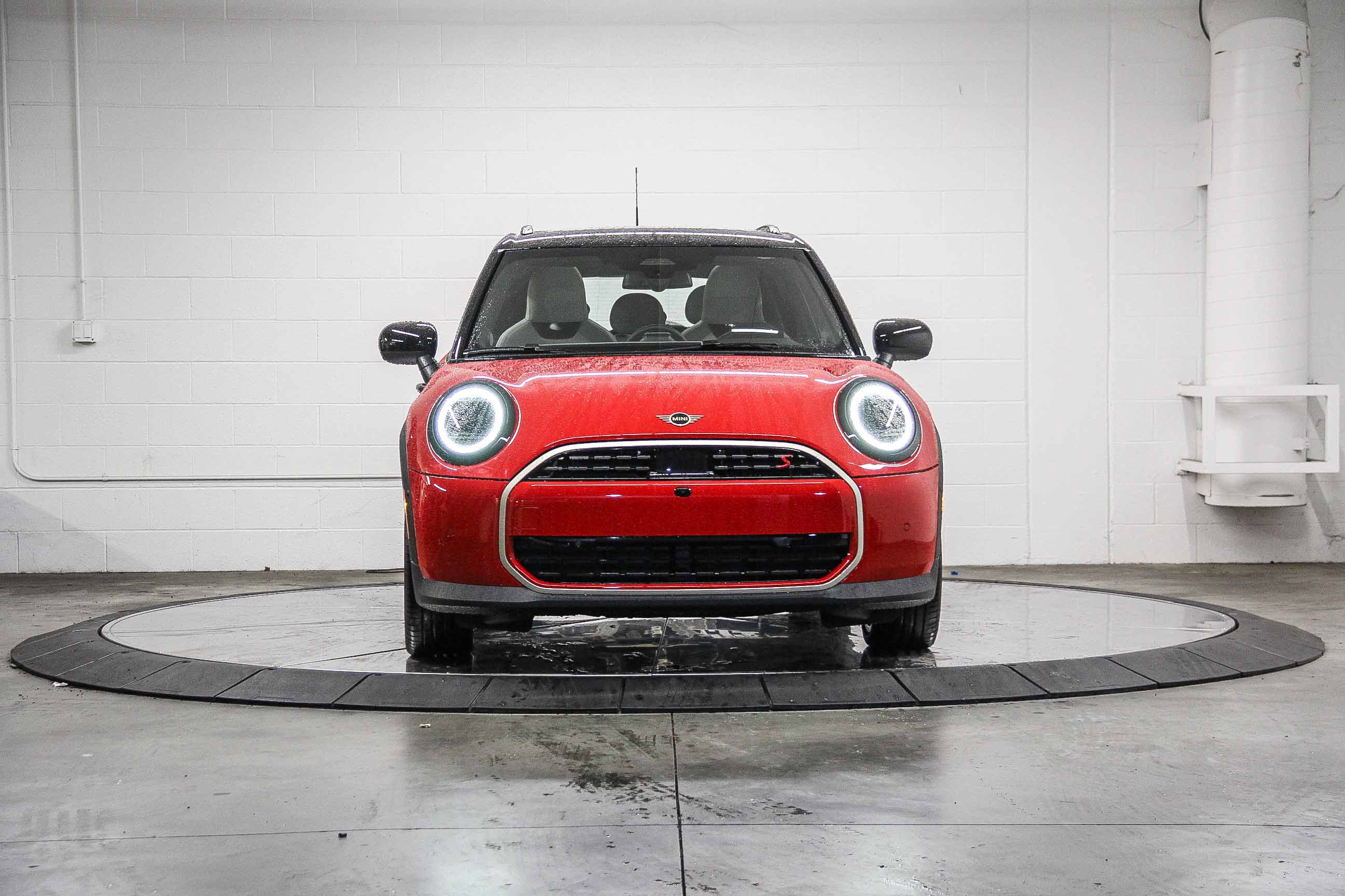 2026 Mini Cooper Hardtop S 4 Door Iconic photo 2